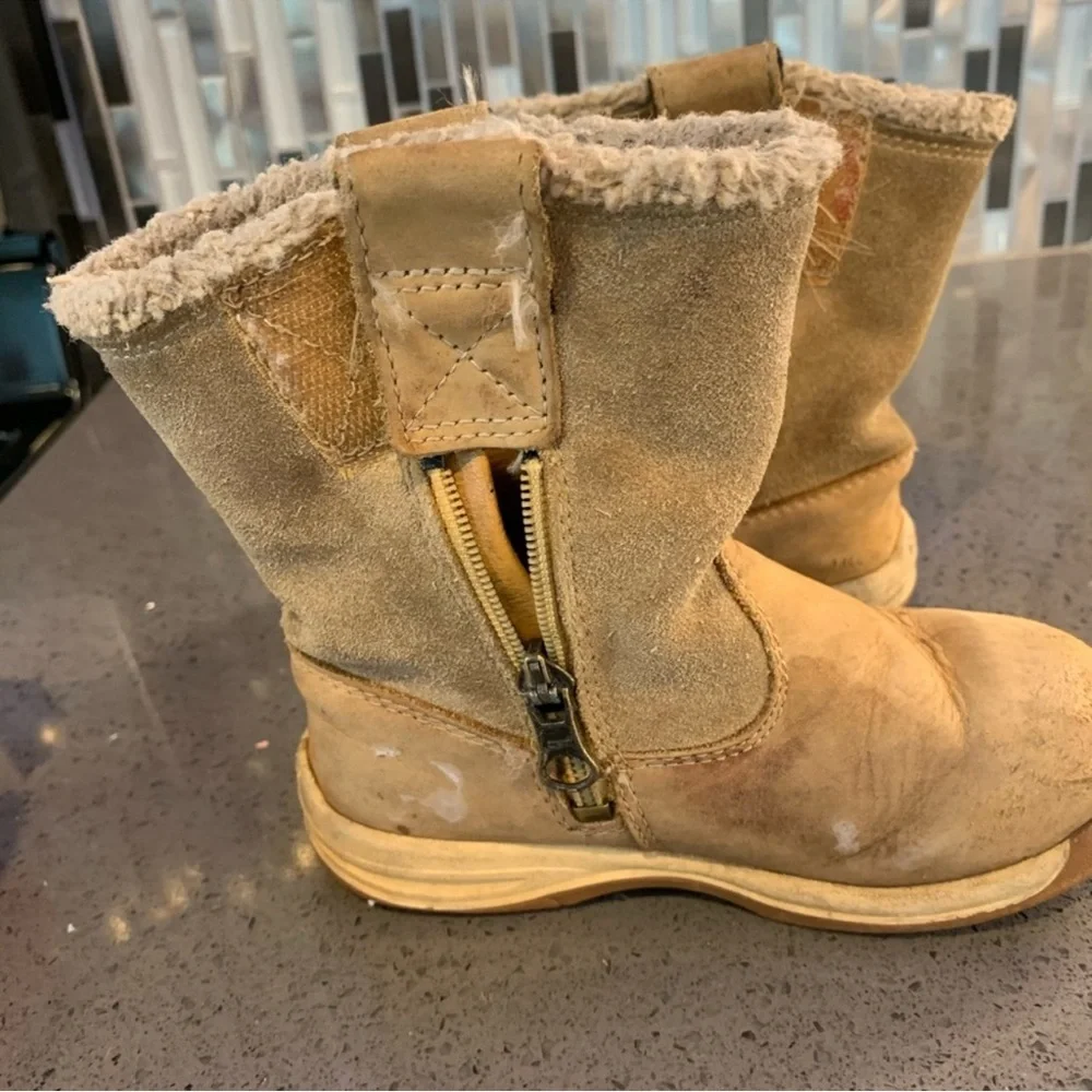 Timberland size 8.5 toddler suede Tan Boots